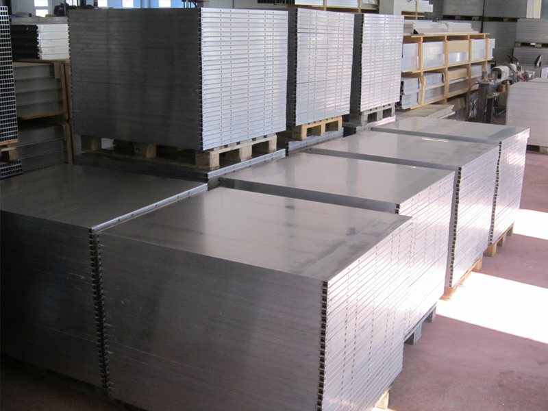EDELSTAHLPLATTEN